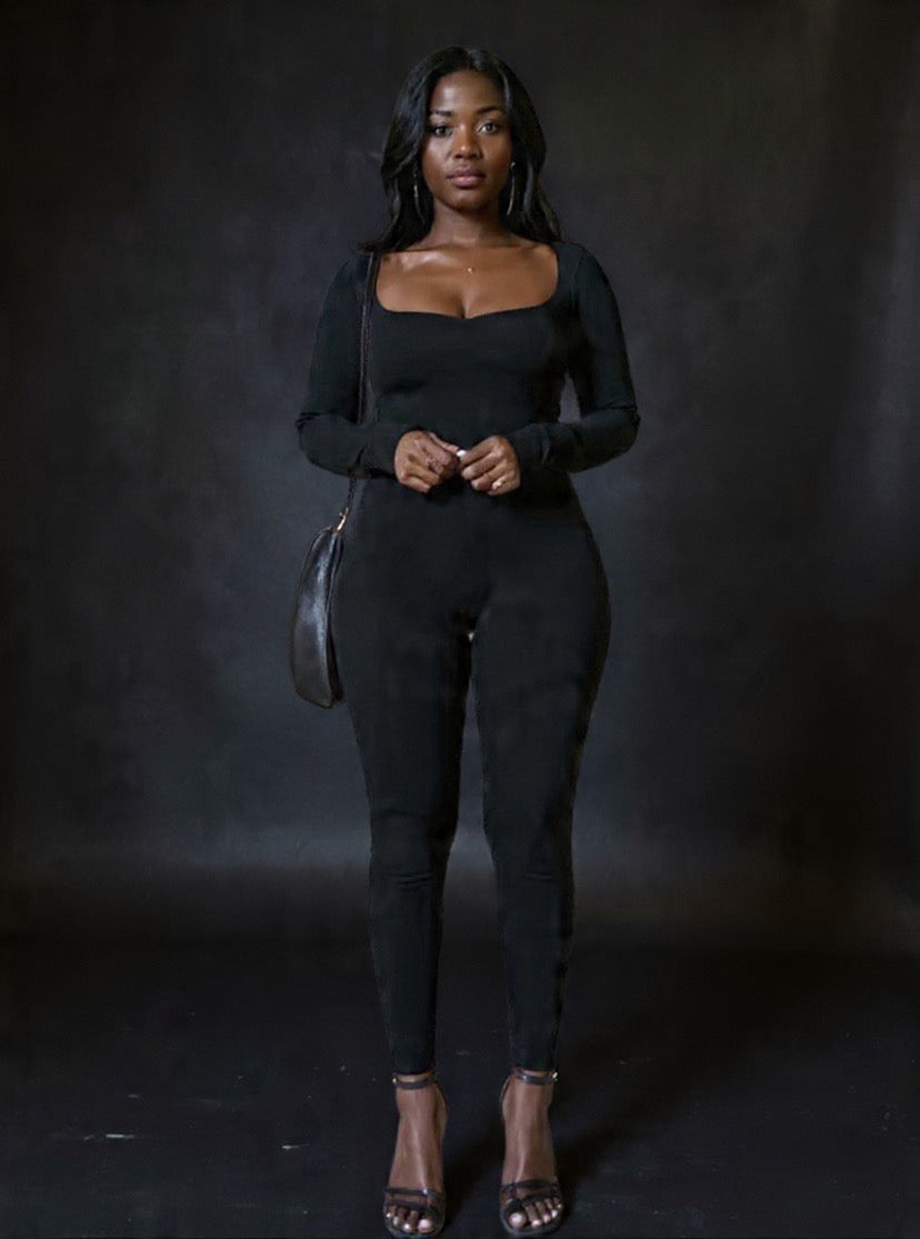 Noir Elegance Jumpsuit ā Timeless Style, Curve-Flattering Confidence